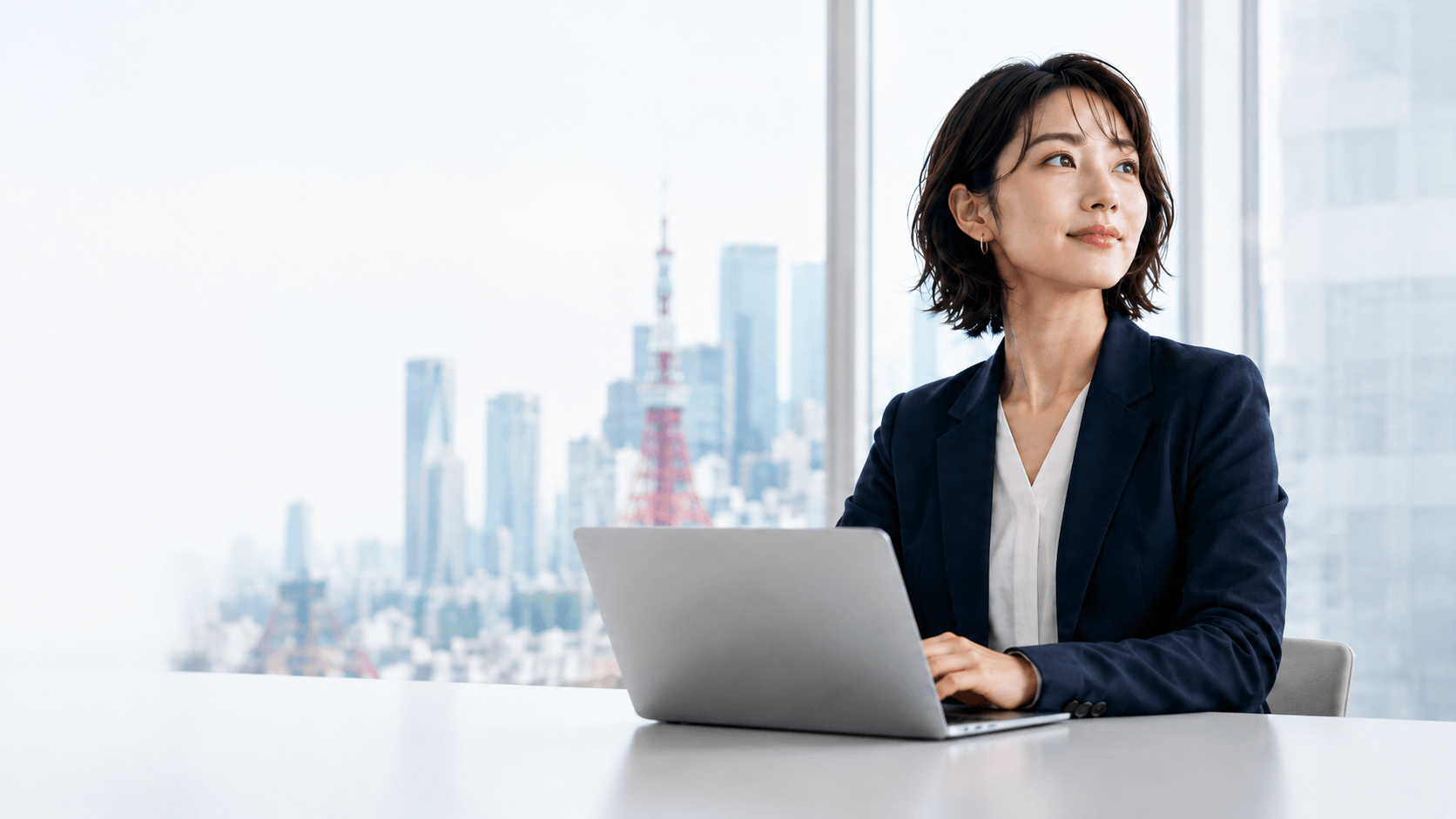 打ち合わせに臨む株式会社DELIXIのビジネスパーソン